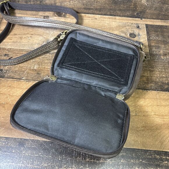 Concealed Carry Gun Tote'n Mamas Distressed Leather Crossbody Purse RFID - Picture 9 of 11